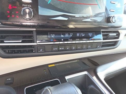 Used 2023 Toyota Sienna XLE image 17