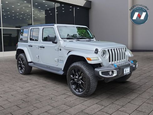 Used 2023 Jeep Wrangler Unlimited Sahara w/ Cold Weather Group AWD/4WD image 7