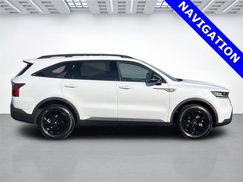 Used 2023 Kia Sorento S w/ Panoramic Sunroof Package image 2