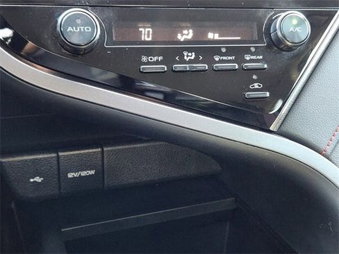 Used 2020 Toyota Camry XSE image 19