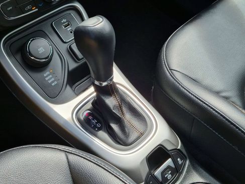 Used 2018 Jeep Compass Latitude w/ Popular Equipment Group AWD/4WD image 16