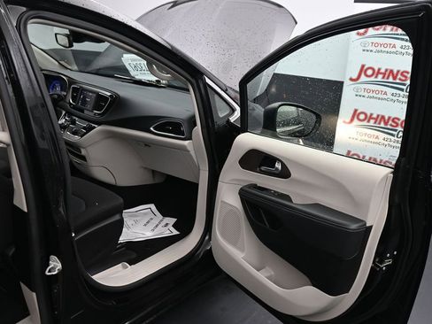 Used 2023 Chrysler Voyager LX FWD image 21