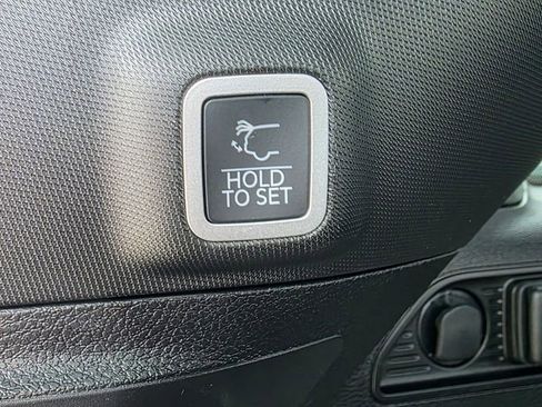 New 2025 Jeep Grand Cherokee Limited w/ Black Appearance Package image 18