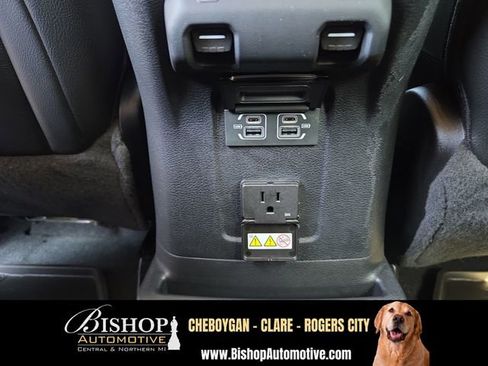 Used 2022 Jeep Wrangler Unlimited Sahara w/ LED Lighting Group AWD/4WD image 19