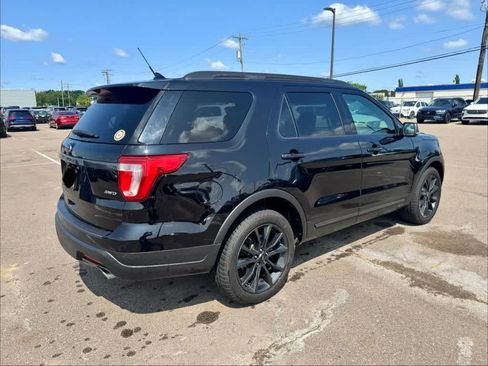 Used 2018 Ford Explorer XLT w/ Equipment Group 202A AWD/4WD image 5