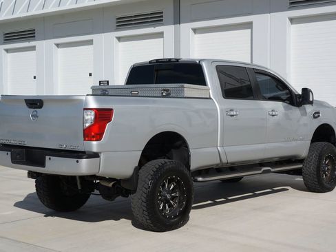 Used 2018 Nissan Titan SV w/ SV Convenience Package image 14