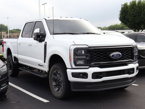 Used 2023 Ford F250 Lariat w/ Sport Appearance Package AWD/4WD image 3