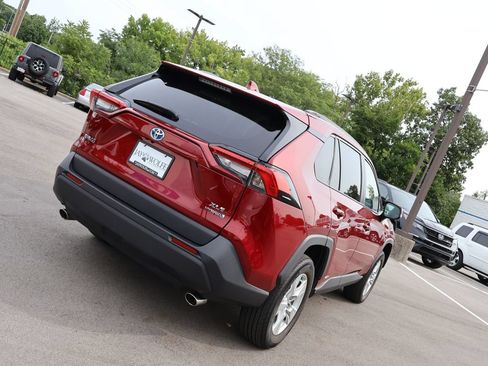 Used 2020 Toyota RAV4 XLE w/ XLE Grade Weather Package AWD/4WD image 7