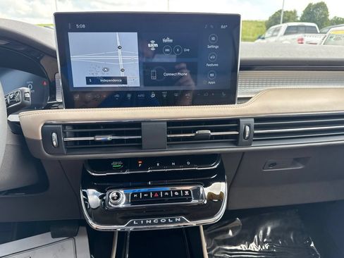 Used 2024 Lincoln Corsair AWD image 3