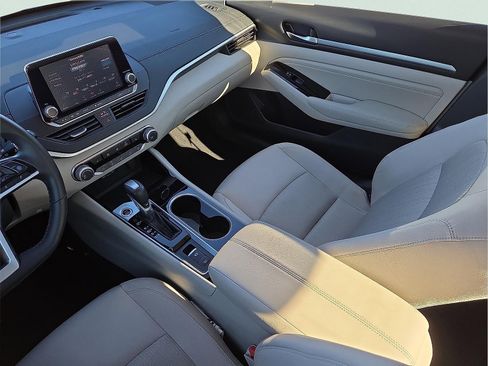 Used 2022 Nissan Altima 2.5 SV w/ SV Premium Package image 12