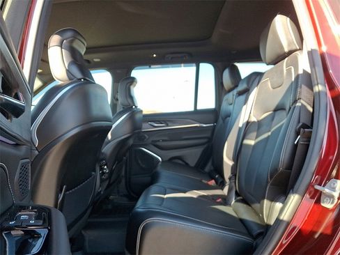 Used 2024 Jeep Grand Cherokee Overland w/ Luxury Tech Group IV image 10