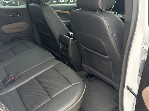 Used 2024 GMC Canyon Denali AWD/4WD image 17