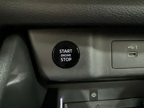 Used 2025 Nissan Rogue SL AWD/4WD image 29