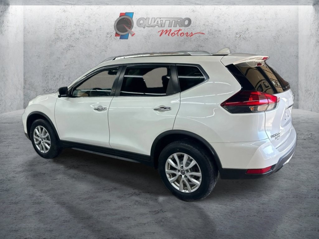 Used 2018 Nissan Rogue SV w/ Premium Package AWD/4WD image 3