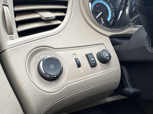 Used 2010 Buick LaCrosse CXS FWD image 17