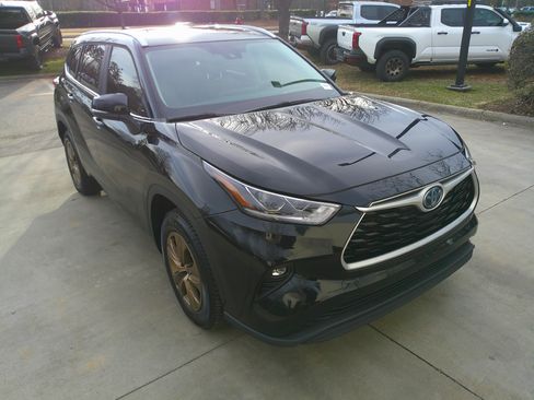 Used 2023 Toyota Highlander Bronze Edition image 6