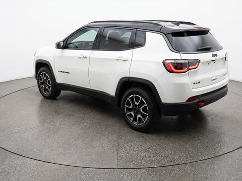 Used 2025 Jeep Compass Trailhawk AWD/4WD image 5
