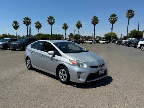 Used 2015 Toyota Prius Two FWD image 2
