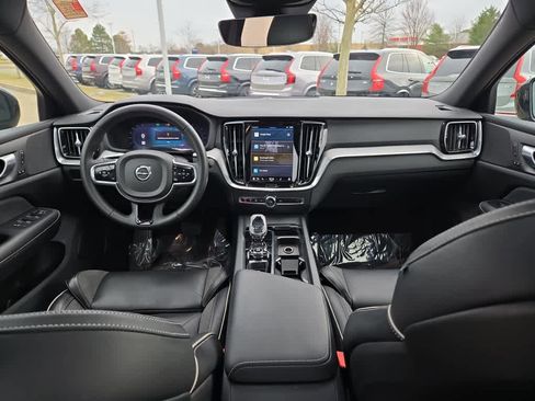 Used 2024 Volvo S60 B5 Plus image 8