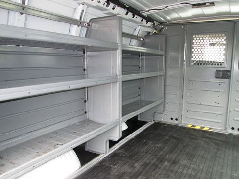 Used 2016 Chevrolet Express 2500 RWD image 32