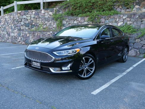 Used 2019 Ford Fusion Titanium AWD/4WD image 2