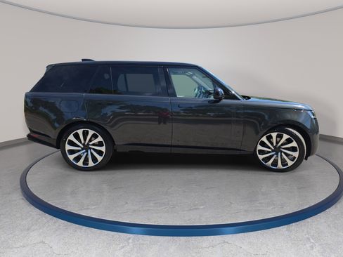 New 2026 Land Rover Range Rover Long Wheelbase SE AWD/4WD image 4