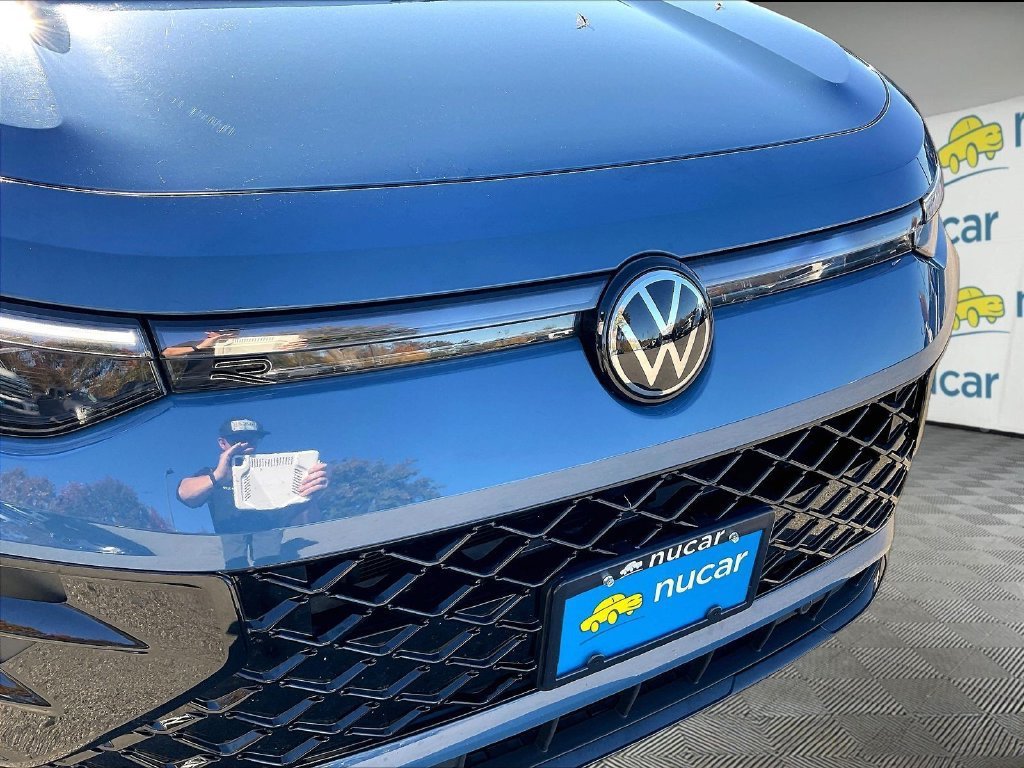 Used 2025 Volkswagen Tiguan SE R-Line AWD/4WD image 28