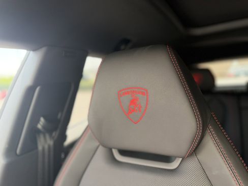Used 2021 Lamborghini Urus AWD/4WD image 24