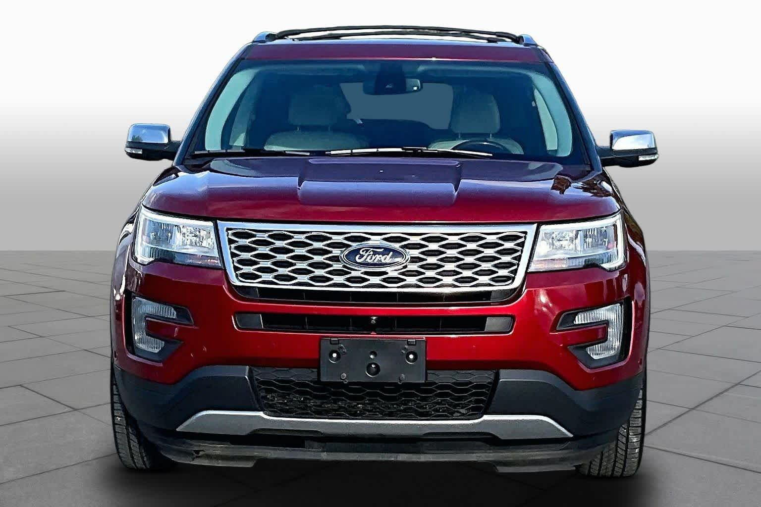 Used 2017 Ford Explorer Platinum AWD/4WD image 4