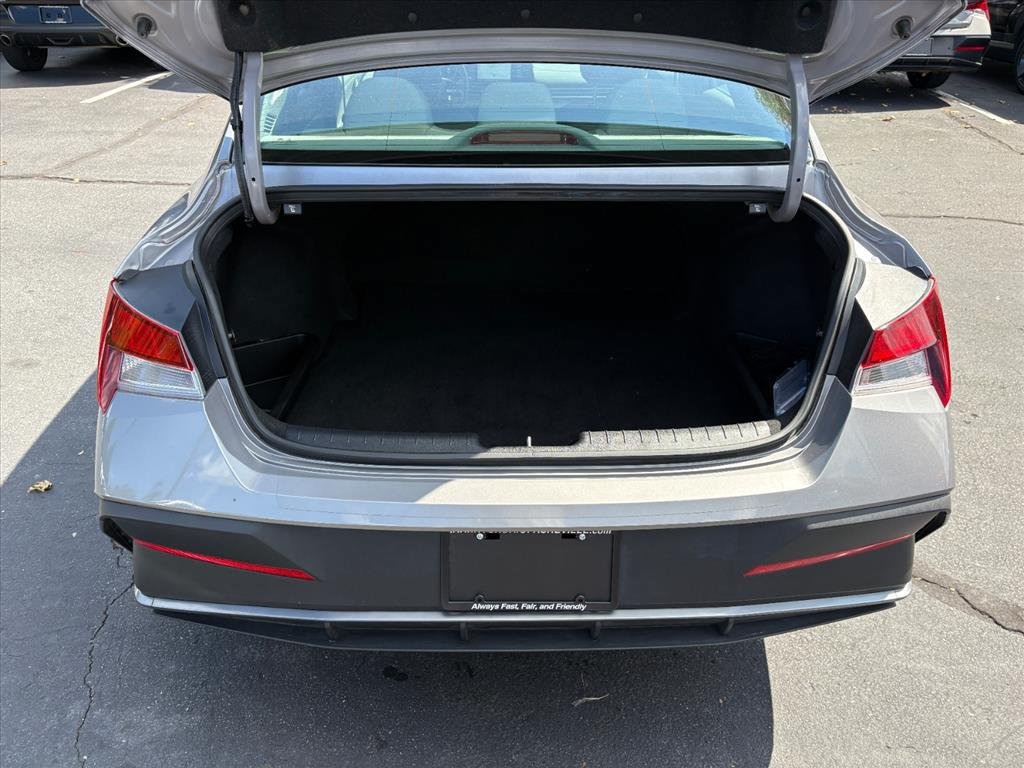 Certified 2024 Hyundai Elantra SEL FWD image 23