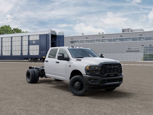 New 2026 RAM 3500 Tradesman AWD/4WD image 24