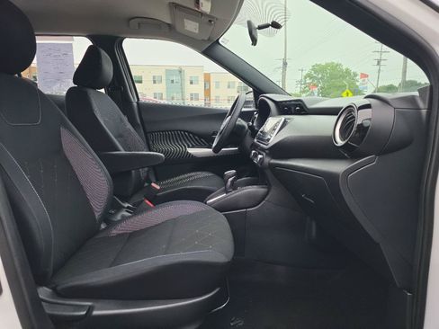 Used 2018 Nissan Kicks SV FWD image 16
