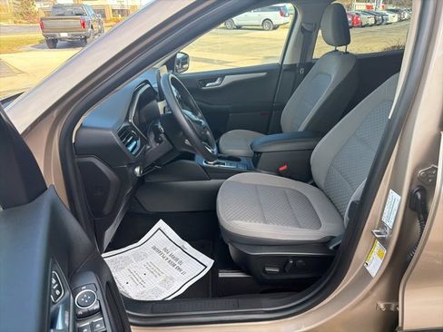 Certified 2020 Ford Escape SE image 9