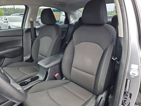 Used 2022 Kia Forte LXS w/ LXS Technology Package FWD image 16
