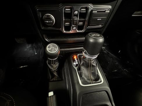 Used 2021 Jeep Wrangler Unlimited Sahara image 25