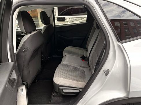 Used 2022 Ford Escape SE FWD image 18