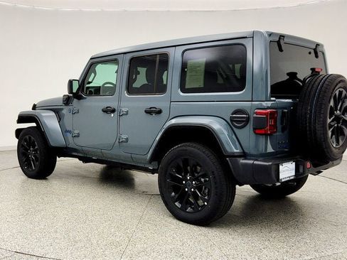 Used 2025 Jeep Wrangler Unlimited Sahara w/ Safety Group AWD/4WD image 7