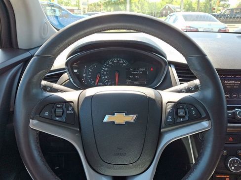 Used 2022 Chevrolet Trax LT w/ Driver Confidence Package AWD/4WD image 19