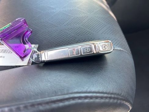 Certified 2024 Kia Carnival LX image 38