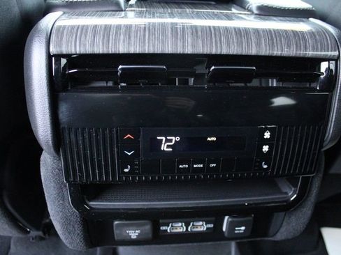 Used 2022 Jeep Wagoneer Series III w/ Flexible Seating Group image 19