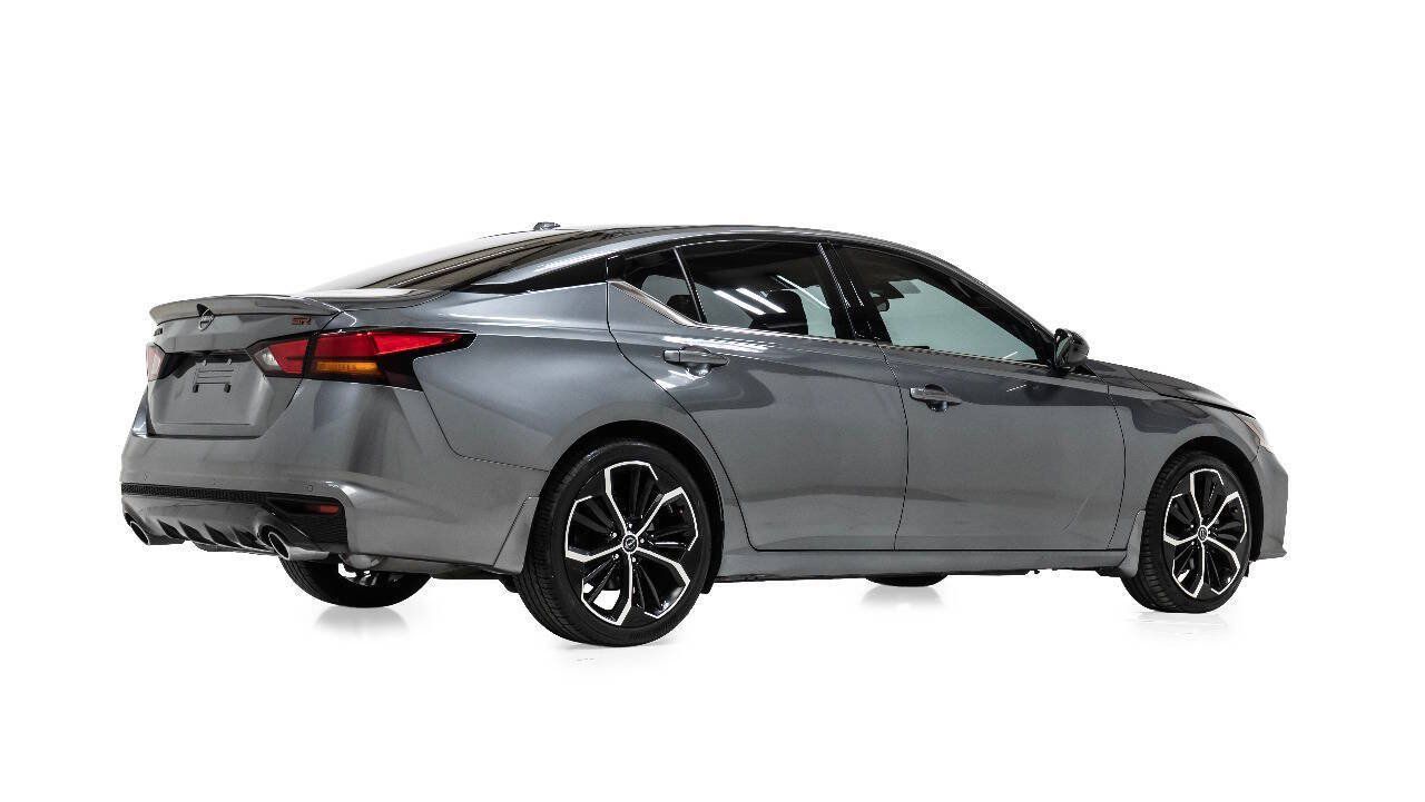 Used 2024 Nissan Altima 2.5 SR w/ SR Premium Package FWD image 3