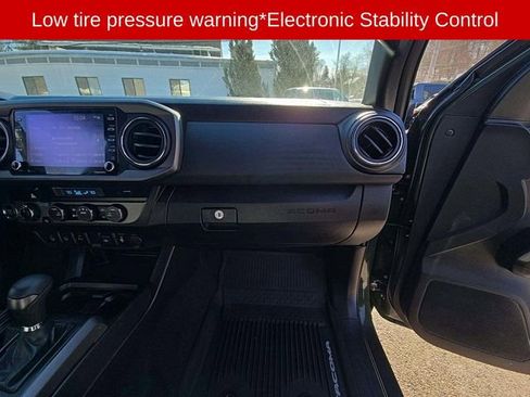 Used 2021 Toyota Tacoma TRD Sport w/ Technology Package image 10