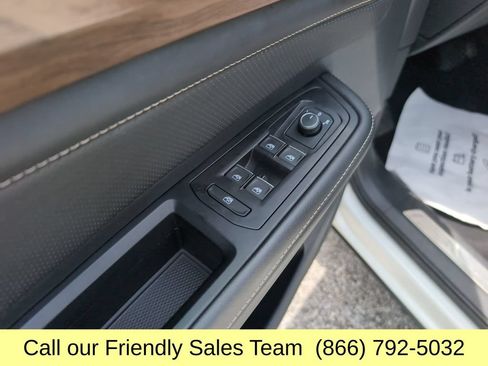 Used 2025 Volkswagen Atlas SE AWD/4WD image 12