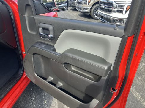 Used 2019 Chevrolet Silverado 1500 Custom w/ Custom Convenience Package AWD/4WD image 10