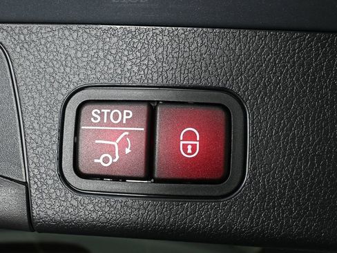 New 2026 Mercedes-Benz GLB 250 image 31