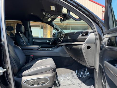 Used 2024 Jeep Wagoneer L Series II AWD/4WD image 27