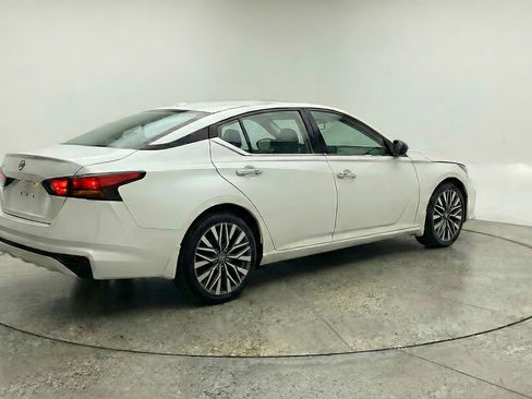 Used 2025 Nissan Altima 2.5 SV image 9