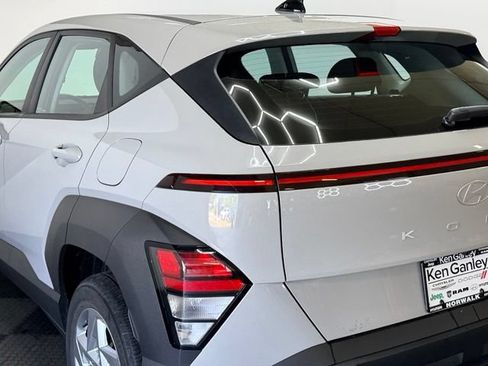 Certified 2024 Hyundai Kona SE AWD/4WD image 8