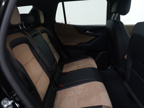 Used 2025 Chevrolet Equinox ACTIV image 11