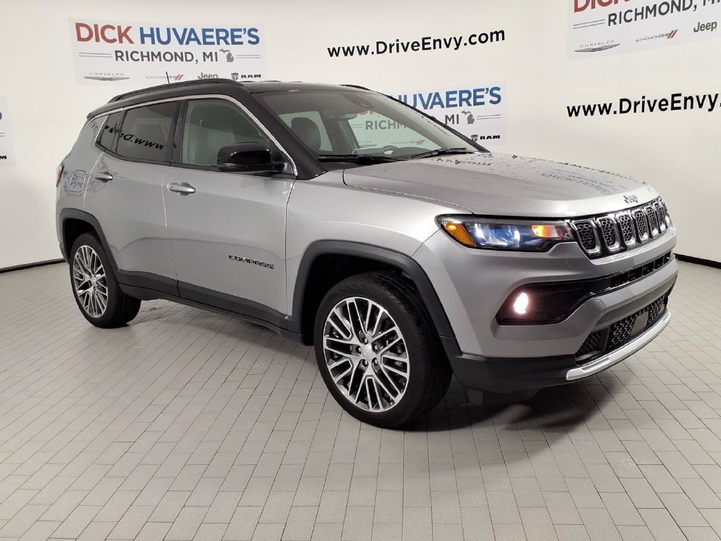 Used 2023 Jeep Compass Limited AWD/4WD image 3